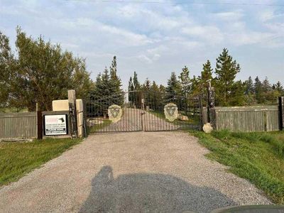 241036 Range Road 272, House other with 4 bedrooms, 3 bathrooms and 10 parking in Rocky View County AB | Image 1