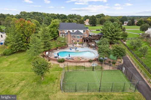 5340 Chandley Farm Cir, CENTREVILLE, VA, 20120-1237 | Card Image