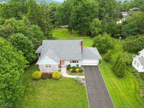 70 Kingwood Dr, Little Falls, NJ, 07424-2412 | Card Image