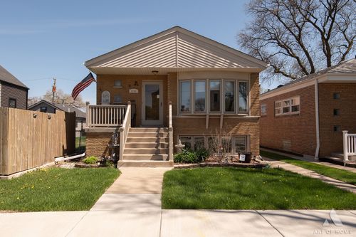 5555 S Menard Ave, Chicago, IL, 60638-2835 | Card Image