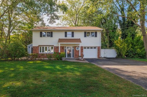 62 Julbet Dr, Sayville, NY, 11782-1451 | Card Image