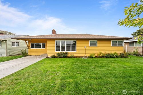 135 H St Ne, Ephrata, WA, 98823-1729 | Card Image