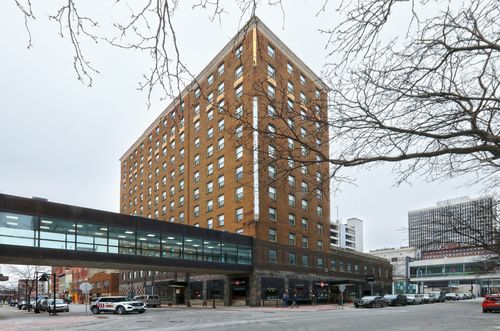 304-400 Walnut St, Des Moines, IA, 50309-2286 | Card Image