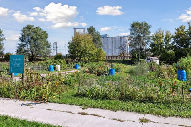 With a community garden RIGHT outside your front door you won't have to stare at any neighbors. ;) | Image 36