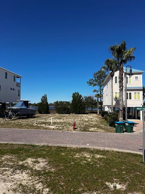 105 Anglers Harbor Ln, Carrabelle, FL, 32322-1510 | Card Image