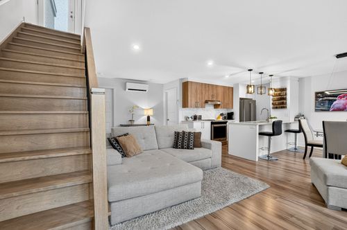 58A Av Legrand, Laval, QC, H7N3T1 | Card Image