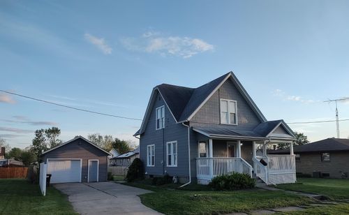 715 E 3rd St, Belvidere, IL, 61008-4525 | Card Image
