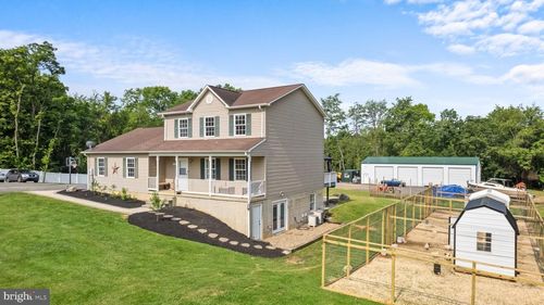 927 Persimmon Ln, SHEPHERDSTOWN, WV, 25443-4208 | Card Image