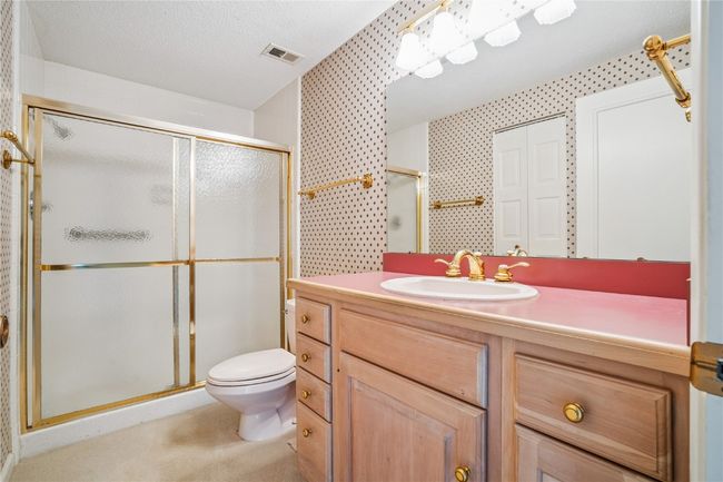 BATHROOM 2 (HALL) | Image 24