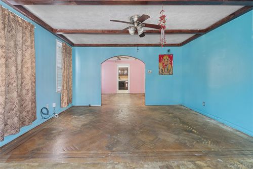 62 Booth St, Rego Park, NY, 11374-1562 | Card Image