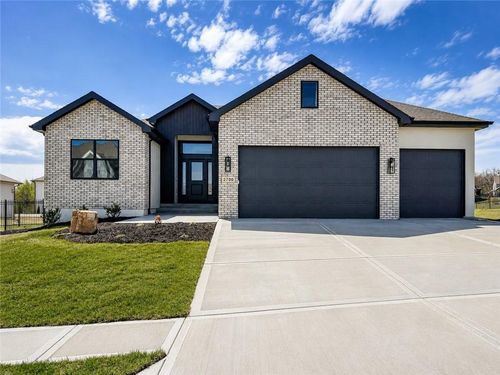 2700 Ne Wheatley Dr, Blue Springs, MO, 64029-7732 | Card Image