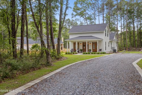 8068 Ocean Springs Rd, Ocean Springs, MS, 39564-8709 | Card Image