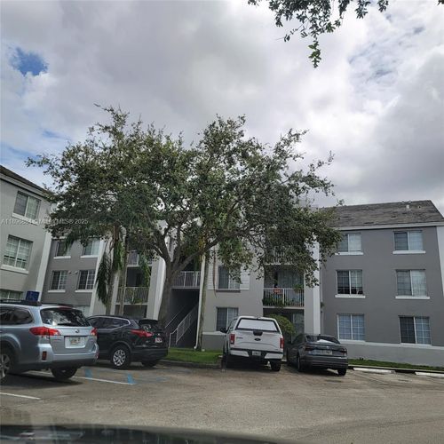 apt-301-711 Sw 111th Way, Pembroke Pines, FL, 33025-7011 | Card Image