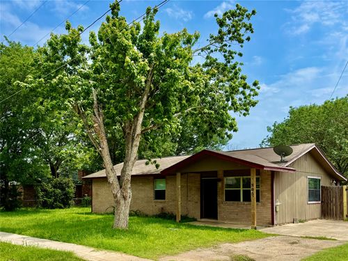 805 Laurel St, Bastrop, TX, 78602-2145 | Card Image