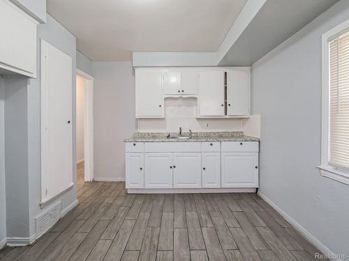 19307 Fenmore St, Detroit, MI, 48235-2252 | Card Image