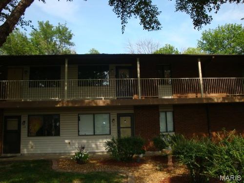213-220 Suppiger Ln, Highland, IL, 62249-1180 | Card Image