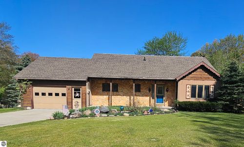 8764 Saunders Rd, Sterling, MI, 48659-9608 | Card Image