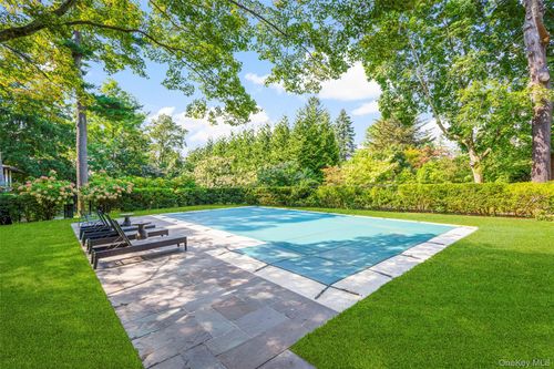 9 Forest Pl, New Rochelle, NY, 10804-4206 | Card Image