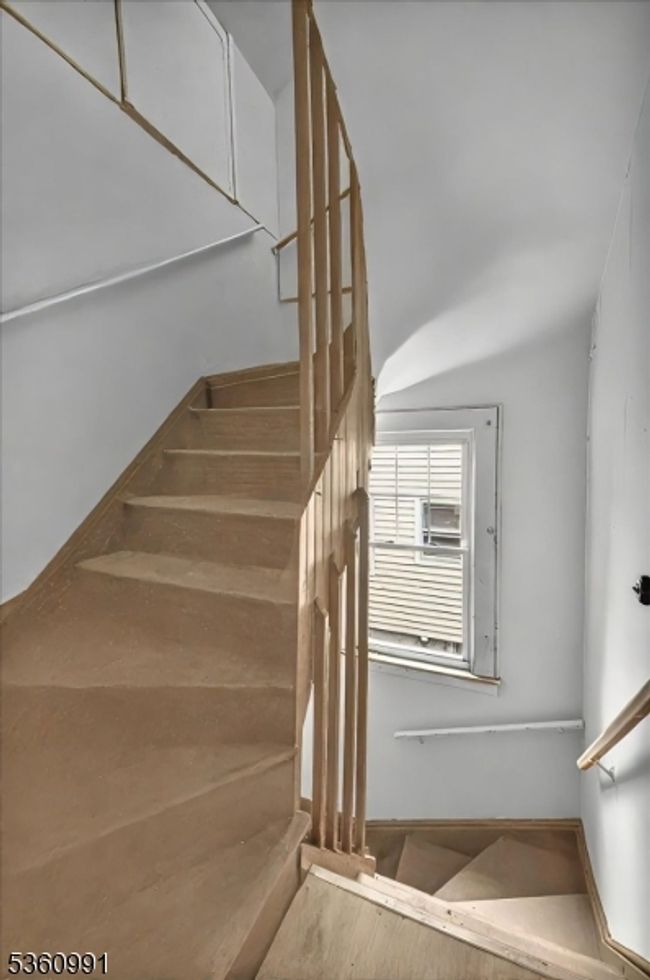 27 Berkeley Pl, Home with 7 bedrooms, 3 bathrooms and null parking in Bloomfield NJ | Image 28