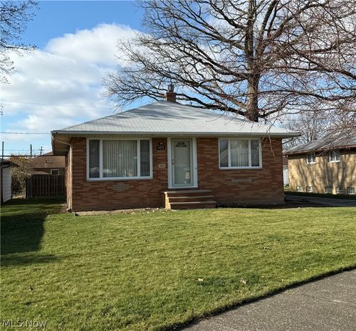 4830 Autumn Ln, Brooklyn, OH, 44144-3151 | Card Image