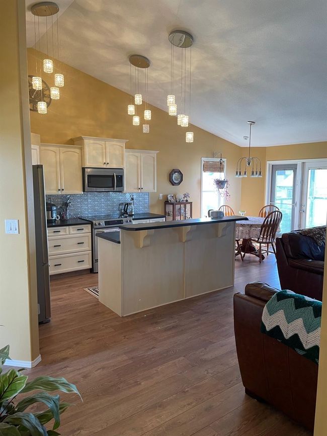 78 Lakeway Blvd, House detached with 4 bedrooms, 3 bathrooms and 5 parking in Sylvan Lake AB | Image 4