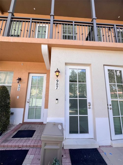 2001-907 Sw 147th Ave, Pembroke Pines, FL, 33027-6129 | Card Image