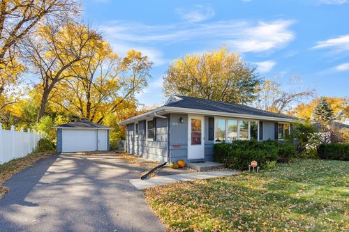 5800 Moore Lake Dr W, Fridley, MN, 55432-5652 | Card Image