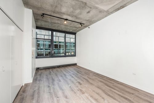 1418-235 Van Buren St, Chicago, IL, 60607-3926 | Card Image