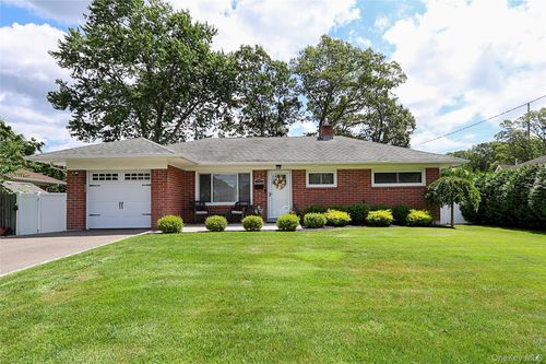 1057 Thompson Dr, Bay Shore, NY, 11706-6209 | Card Image