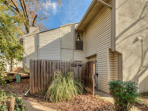 811 Red Bird Ln, Norman, OK, 73072-8018 | Card Image