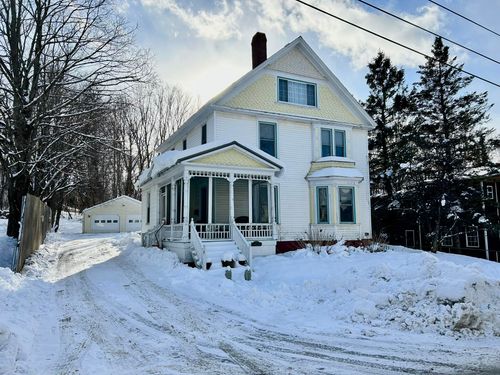 19 Maple Street, Dexter, ME, 04930 | Card Image