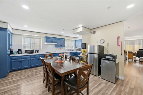 27828 Parkvale Dr, Saugus, CA, 91350-1939 | Card Image