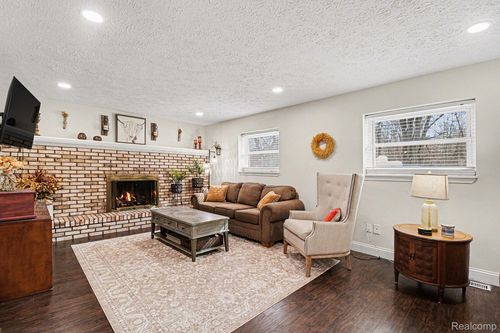 4164 Lake Knolls Dr, Oxford, MI, 48371-5410 | Card Image