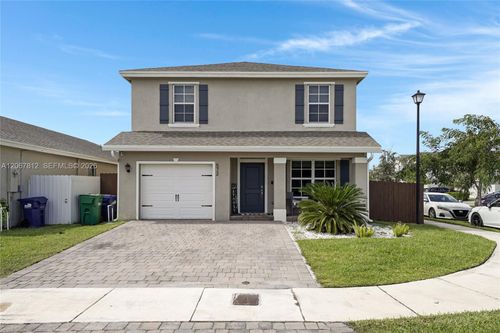 572 Ne 6th Pl, Florida City, FL, 33034-3267 | Card Image