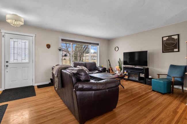 284 Acadia Drive Se, House other with 4 bedrooms, 2 bathrooms and 4 parking in Calgary AB | Image 4