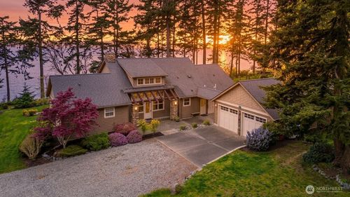 725 N Sunset Dr, Camano Island, WA, 98282-7323 | Card Image