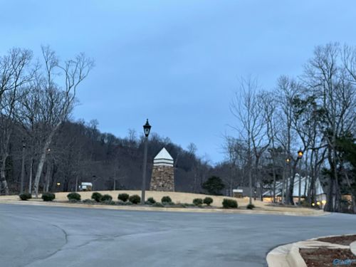 6 Southridge Se, Huntsville, AL, 35802-1484 | Card Image