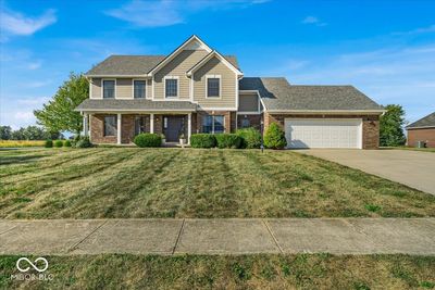 Incredible custom home on a full acre of land | Image 3