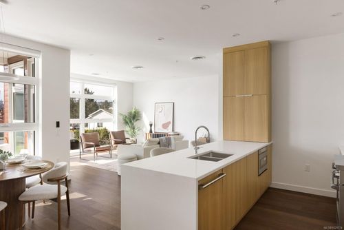 206-9570 Fifth St, Sidney, BC, V8L2W5 | Card Image