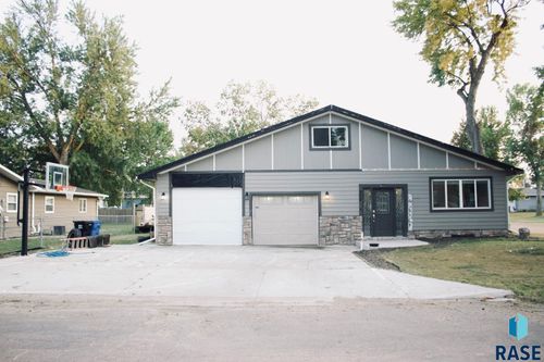300 S Blaine St, Lennox, SD, 57039-2314 | Card Image