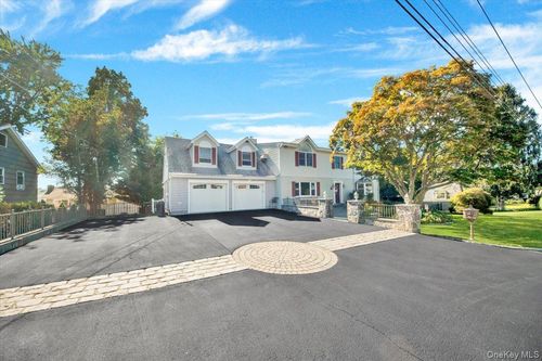 211 Willis Ave, Hawthorne, NY, 10532-2408 | Card Image