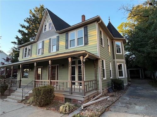 16 W Center St, Nazareth, PA, 18064-2001 | Card Image