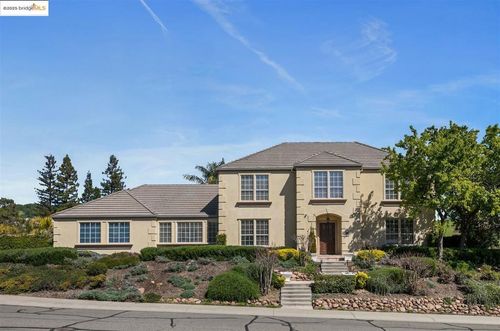 3266 Congressional Cir, Fairfield, CA, 94534-7867 | Card Image