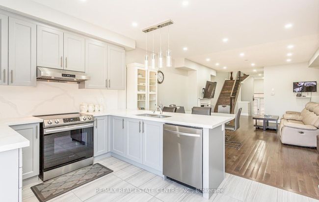 3 Dalbeattie Dr, House attached with 4 bedrooms, 3 bathrooms and 1 parking in Brampton ON | Image 18
