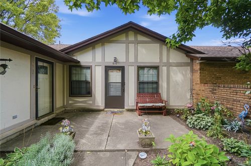 810 Pine Needles Dr, Washingtn Twp, OH, 45458-3390 | Card Image