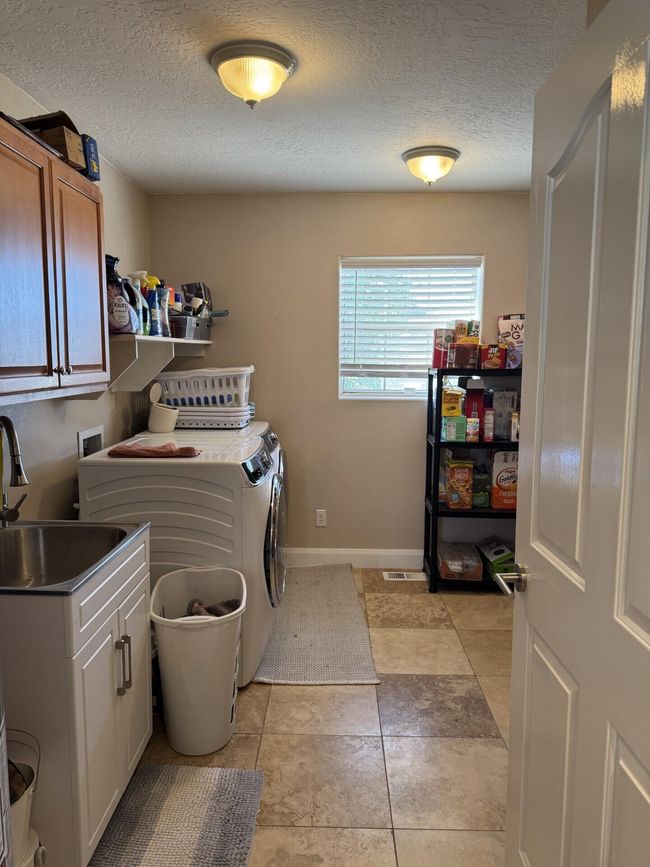 Laundry Room | Image 26