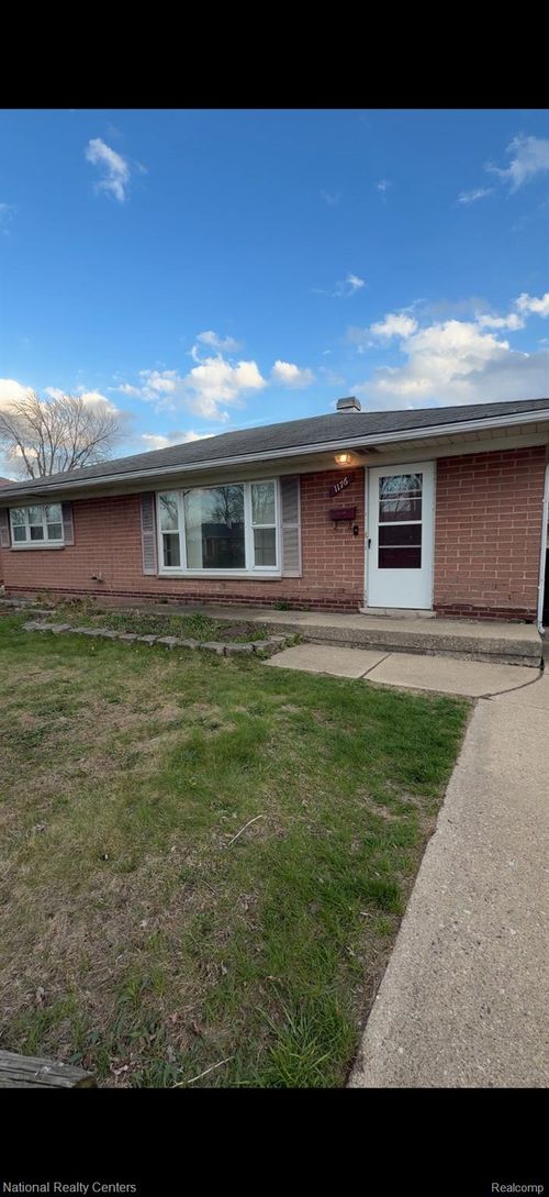 1176 E Kalama Ave, Madison Heights, MI, 48071-4125 | Card Image