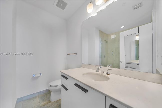 APT-4307 - 1060 Brickell Ave, Condo with 3 bedrooms, 3 bathrooms and null parking in Miami FL | Image 32