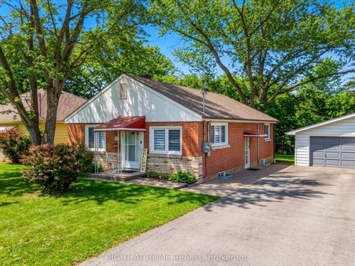 735 Srigley St, Newmarket, ON, L3Y1X6 | Card Image