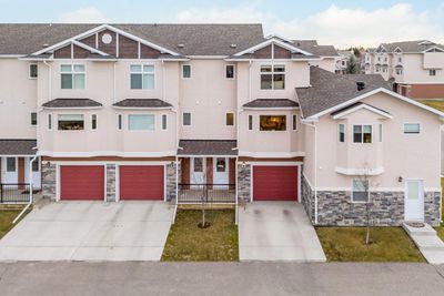 422 Strathcona Cir, Townhouse with 3 bedrooms, 2 bathrooms and 2 parking in Strathmore AB | Image 1